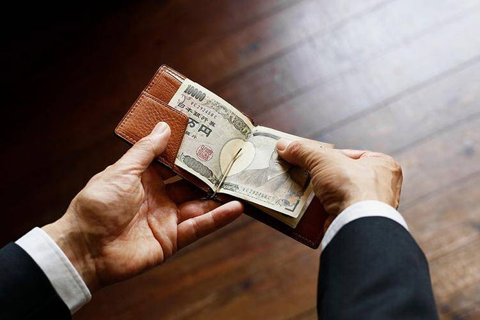 引領優雅舉止的皮革配件