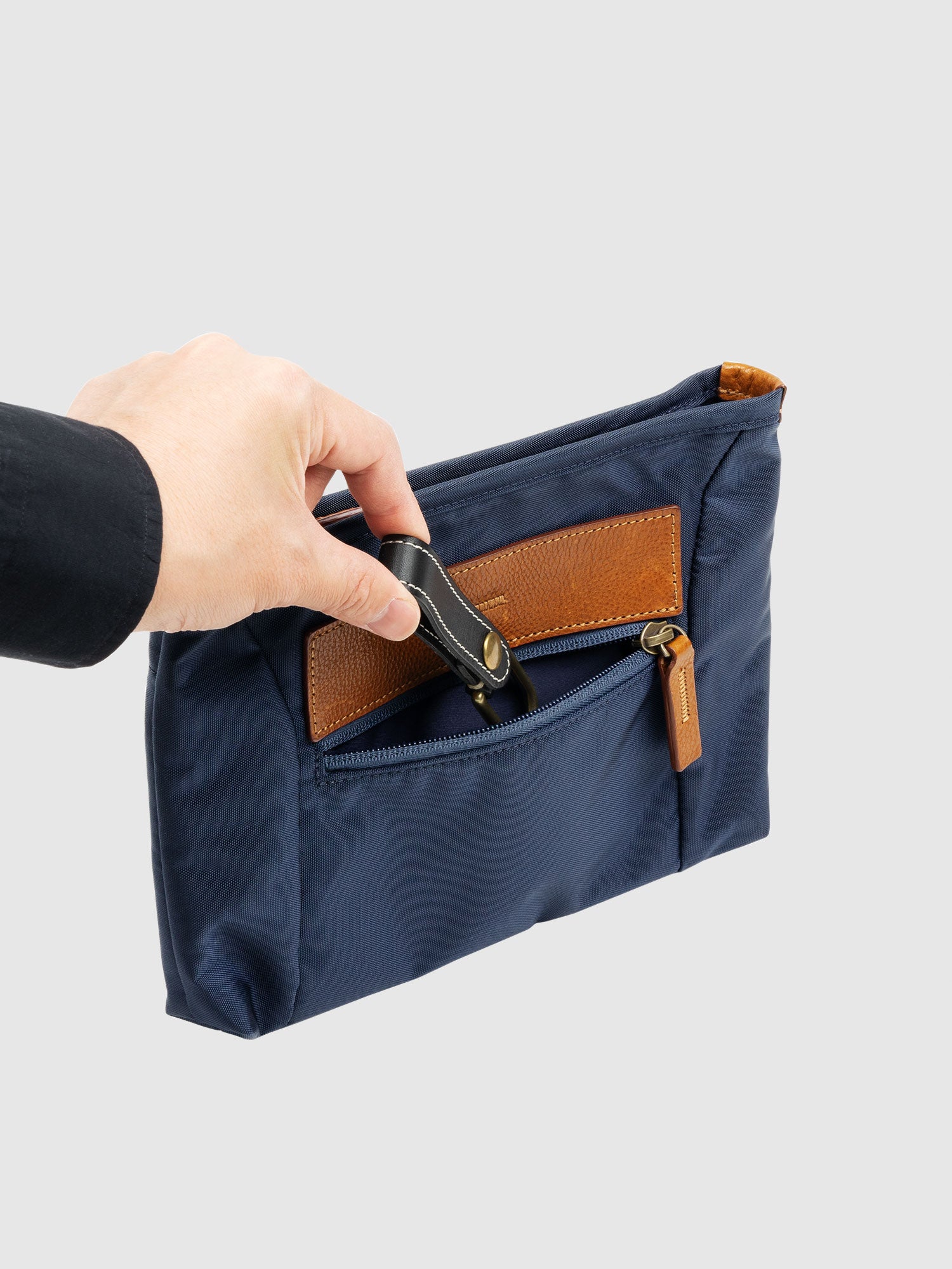 CORDURA® ECO 輕量拉鍊斜背包 – 土屋鞄製造所 - 中文官網 -