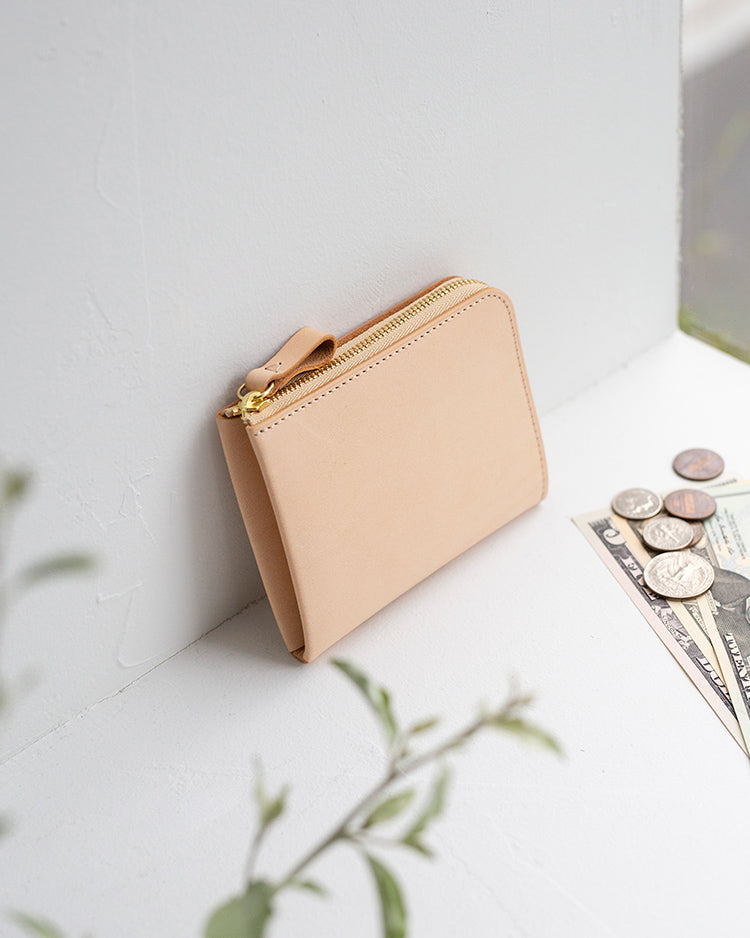 pn-l-zip-purse_model_1_1600x.